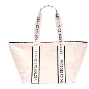 NWT Victoria's Secret 🖤 Plush Fleece Sherpa Tote Bag Zip Closure Off White 🐑